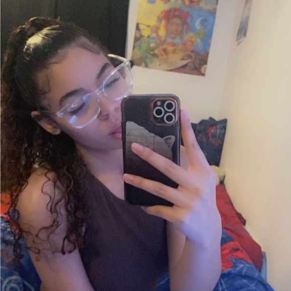 Meet your Posher, Anastacia - Picture 1 of 1